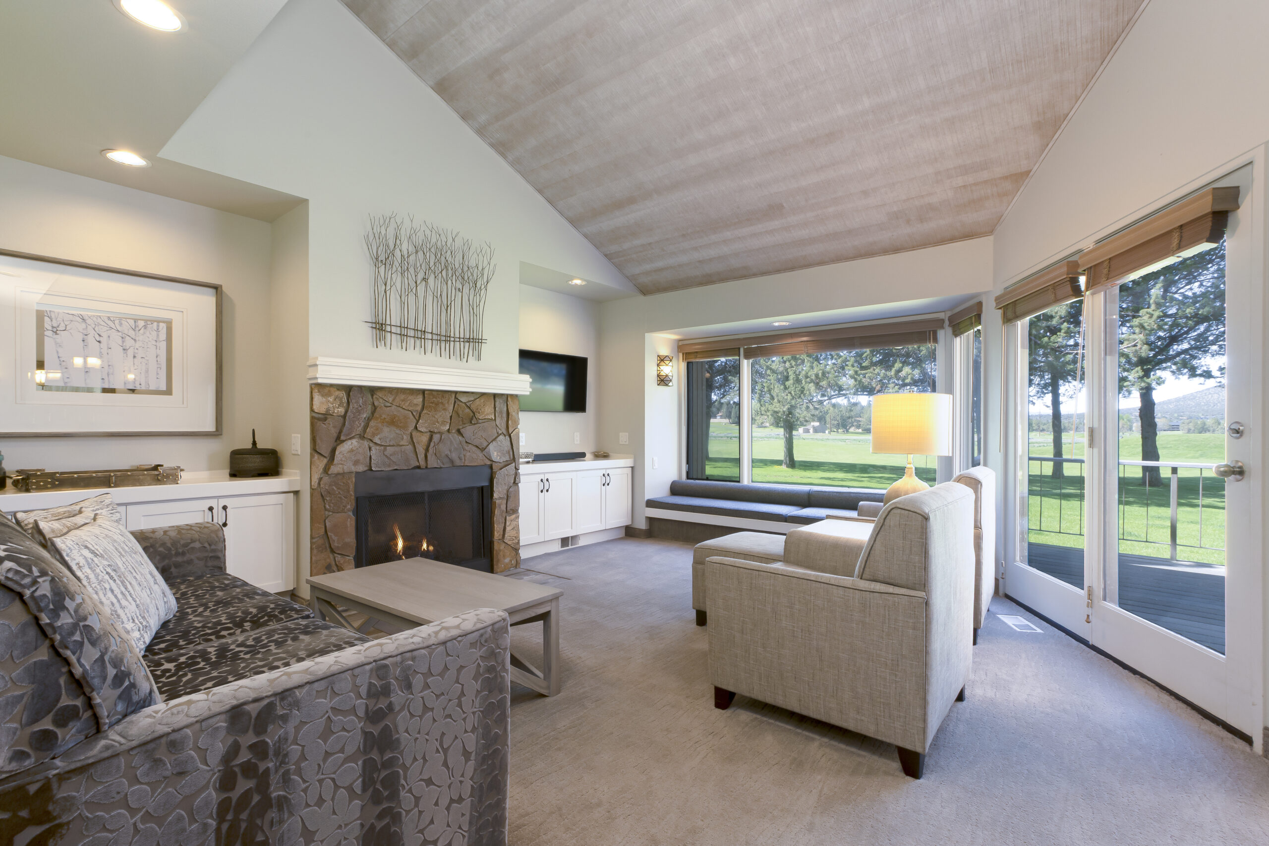 Canyon Rim at Eagle Crest living room