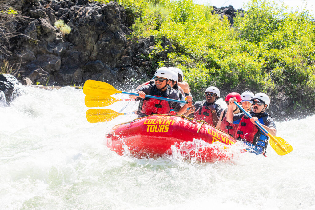 Sun Country tours - group of people rafting the Deschutes River
